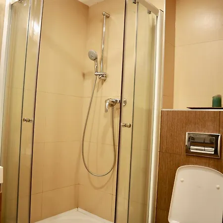 Family Cozy Metro Access Apartment Prague
