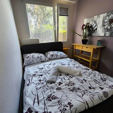 Family Cozy Metro Access Apartament Praga